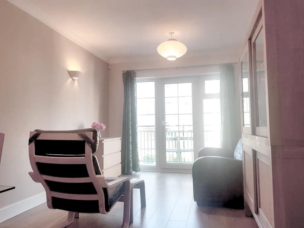 Property photo 1 of 9 Amazing Spacious 2 Bedroom 2 Bathroom Apartment Close To Tower Hill Station