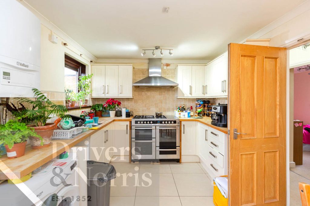 Property photo 2 of 13 Picture No. 16