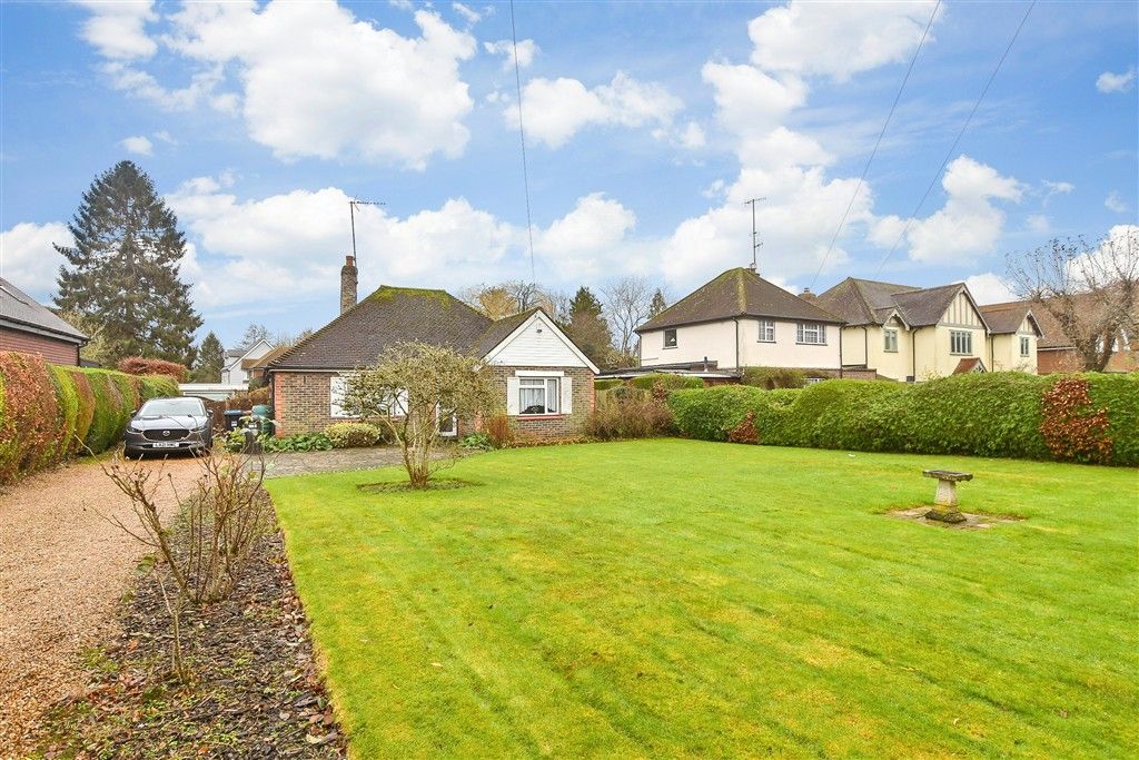 Property photo 1 of 11 Front Garden