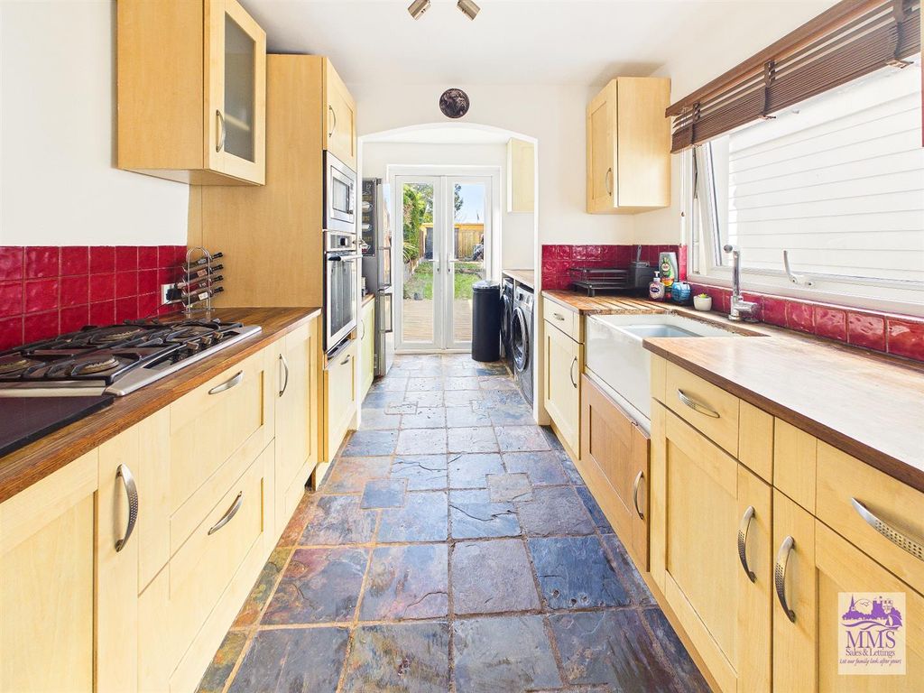 Property photo 2 of 23 Cam04098G0-Pr0194-Still005.Jpg