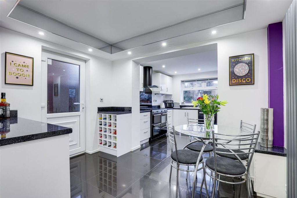 Property photo 3 of 26