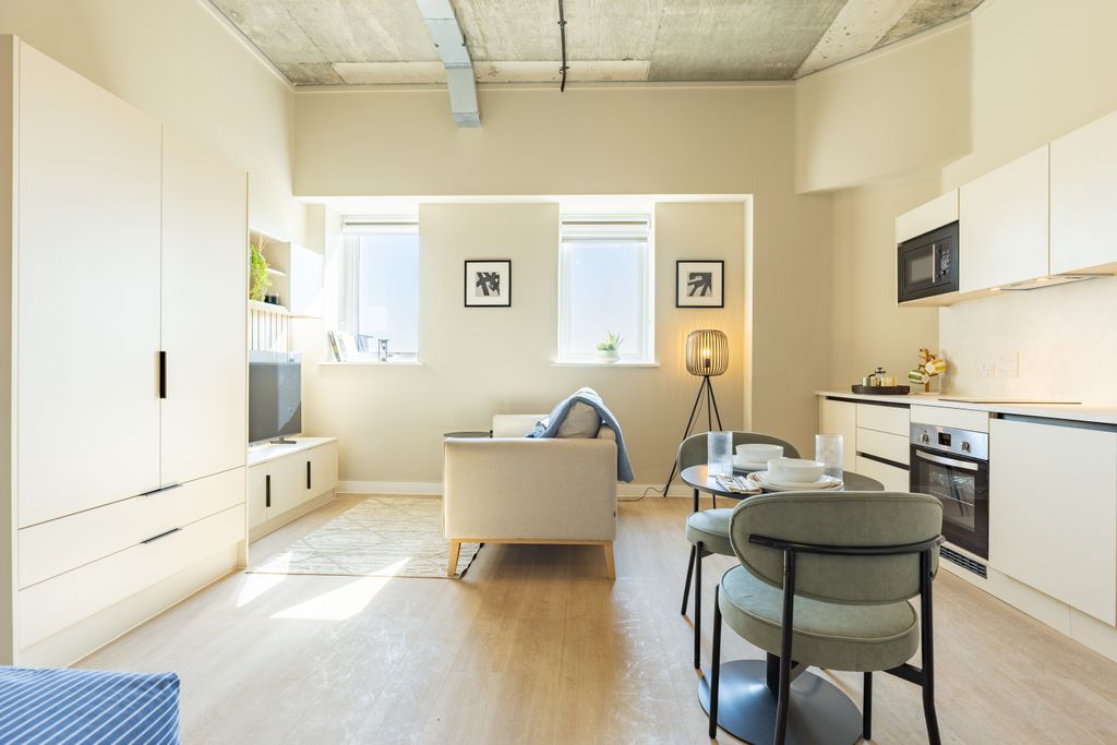 Property photo 2 of 34