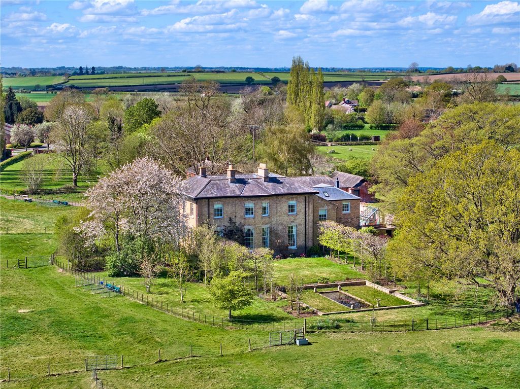 Property photo 1 of 15 Gardens