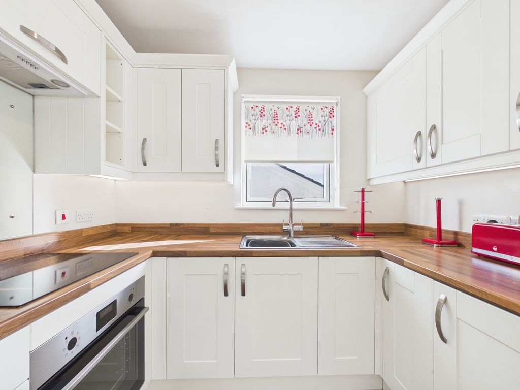 Property photo 2 of 11 Kitchen