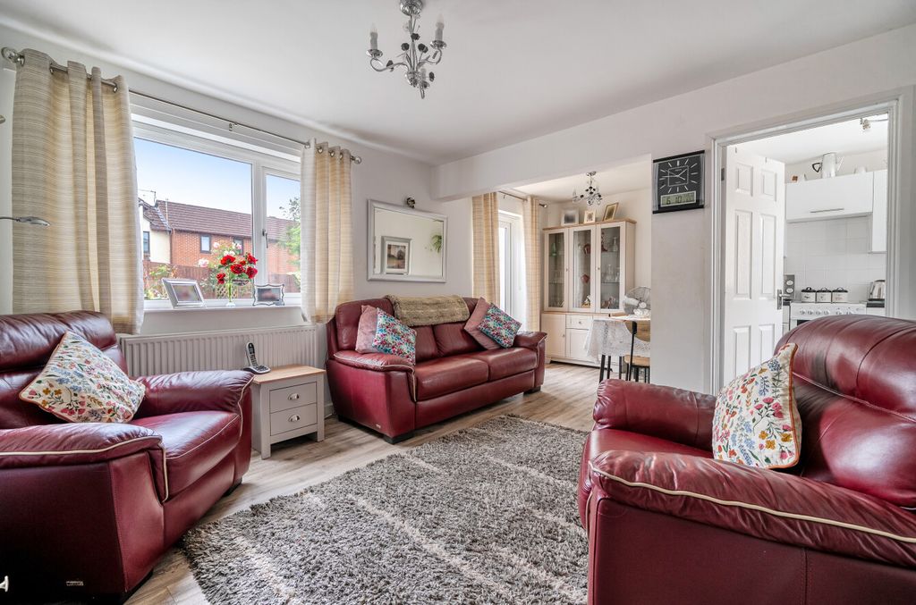 Property photo 2 of 13 1477042-11-6A2967...