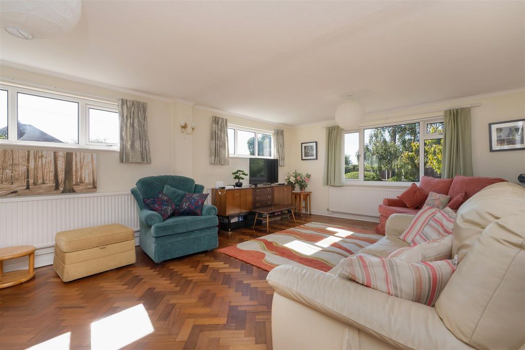 Property photo 2 of 18 Newton Road, Tankerton, Whitstable