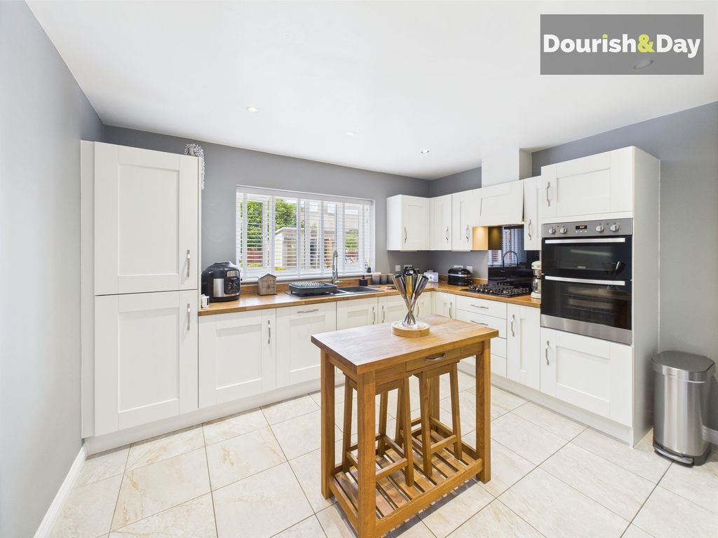 Property photo 2 of 27 Breakfast Kitchen