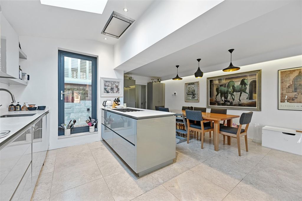 Property photo 3 of 15 Kitchen