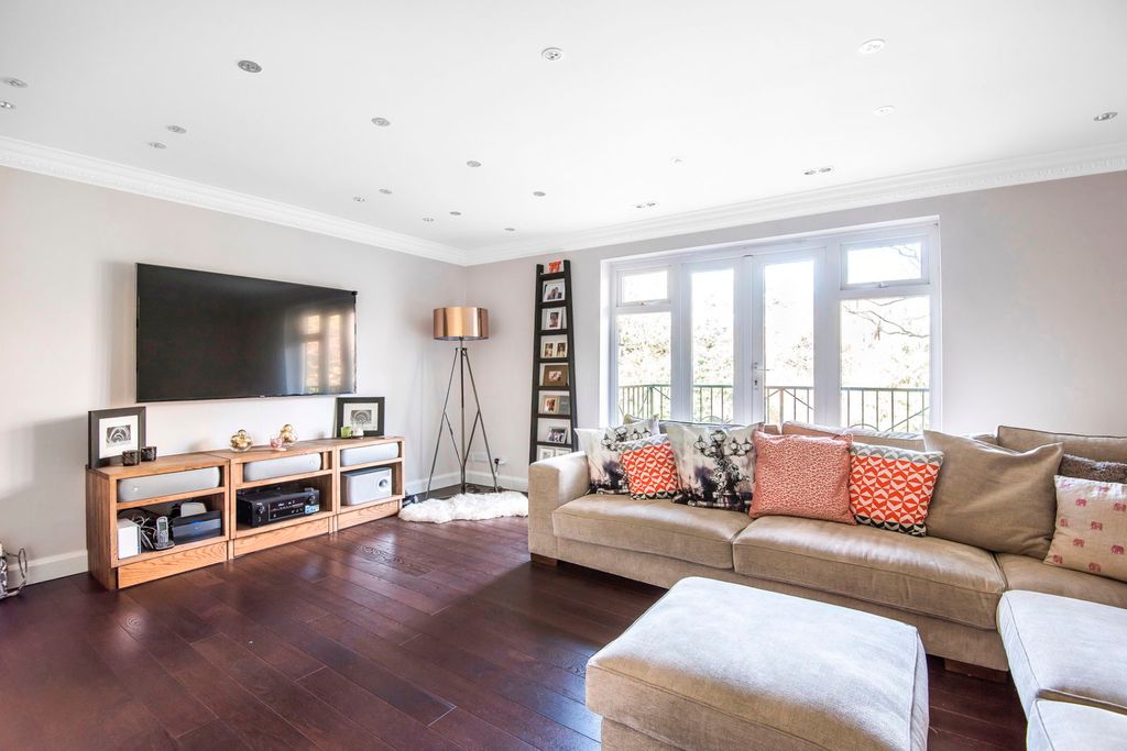 Property photo 2 of 10