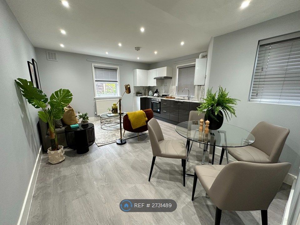 Property photo 1 of 17 Kitchen / Living Room