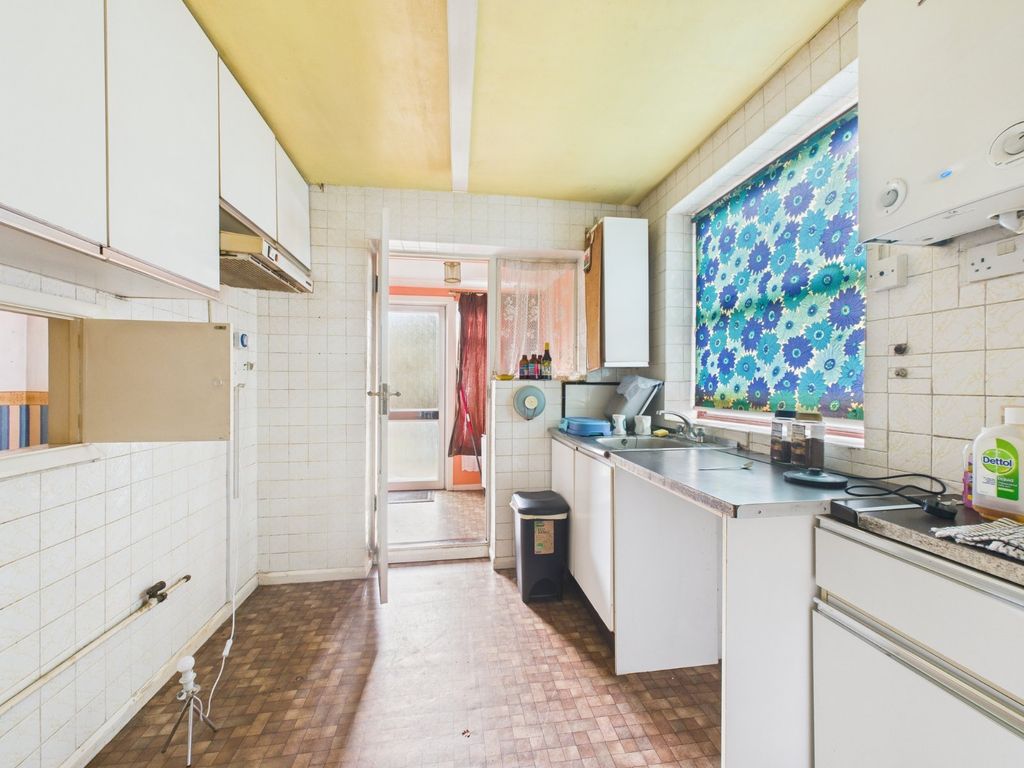 Property photo 3 of 13 Kitchen