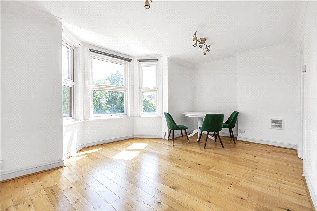 Property photo 2 of 10 Lounge