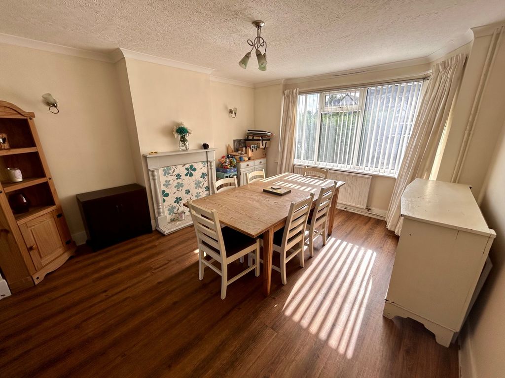 Property photo 3 of 17 Photo 10