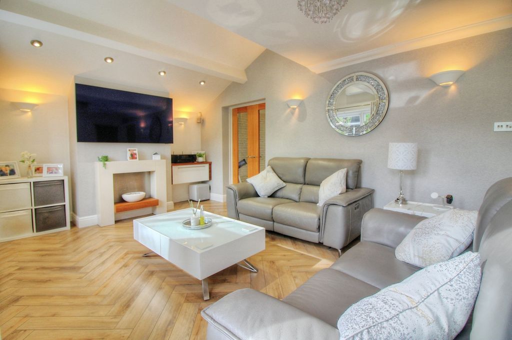 Property photo 3 of 34