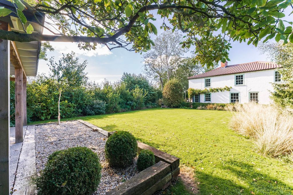 Property photo 1 of 27