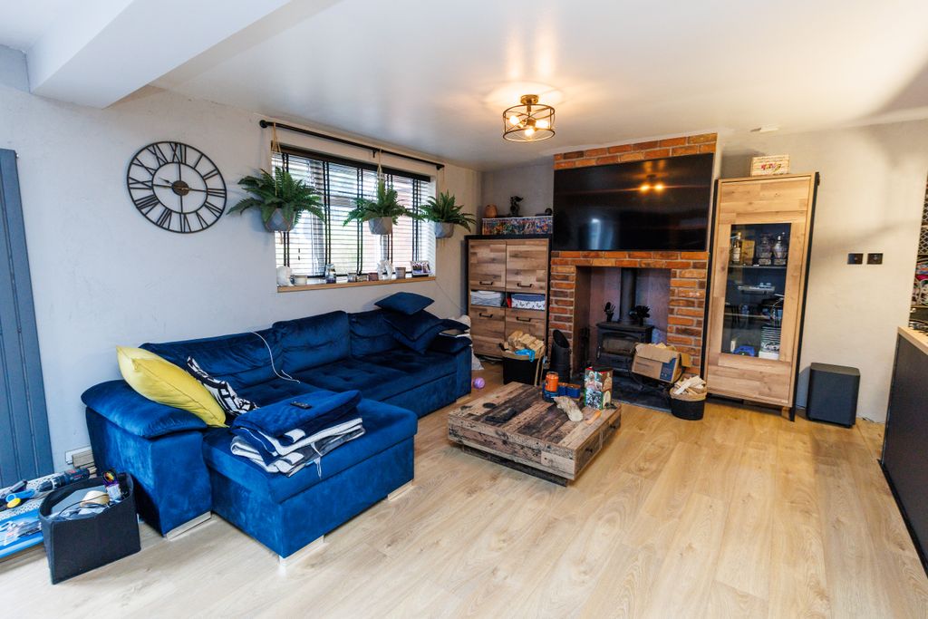 Property photo 2 of 14 18