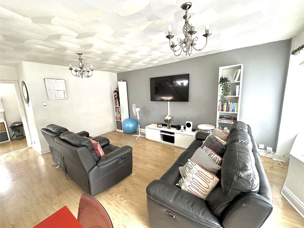 Property photo 3 of 16 Picture No. 29