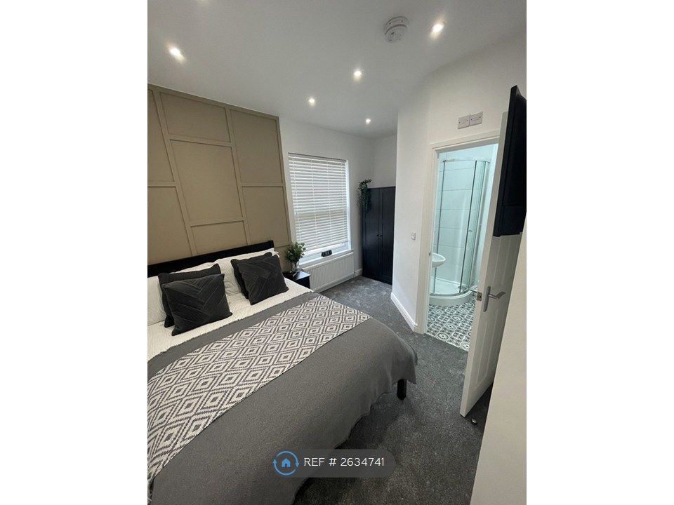 Property photo 1 of 10 Room 5
