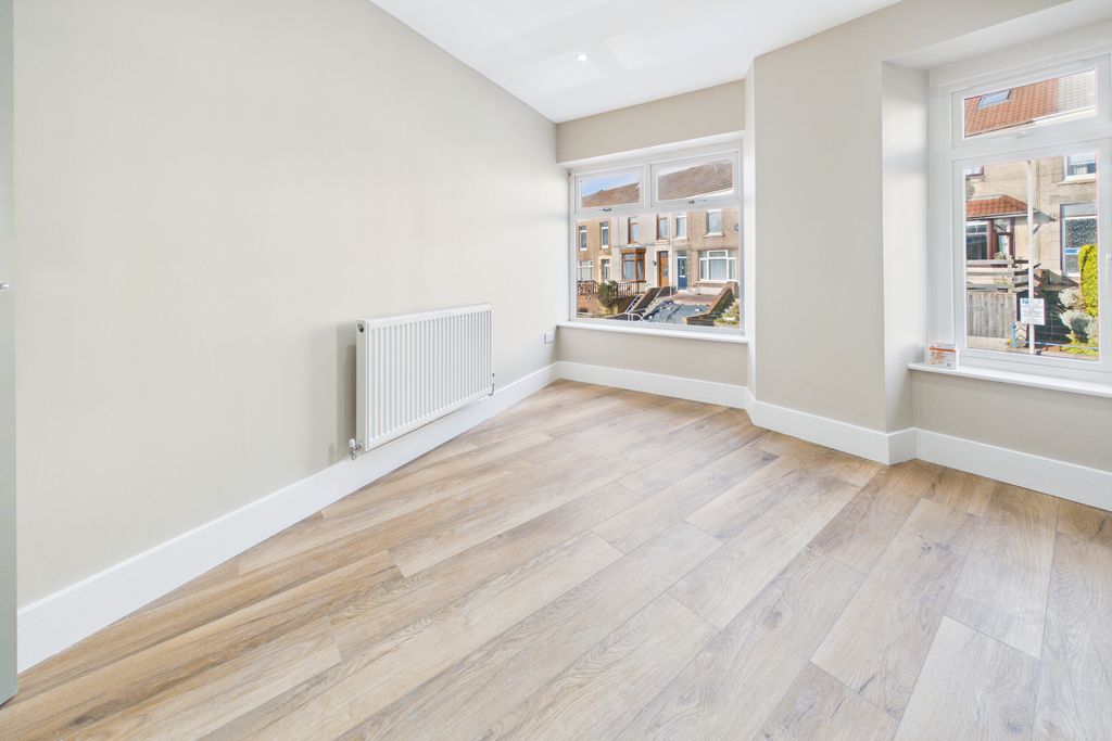 Property photo 3 of 9 Cam05134G0-Pr0057-Still021