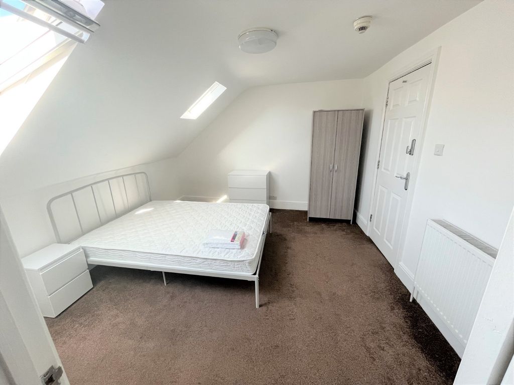 Property photo 2 of 10 Bedroom