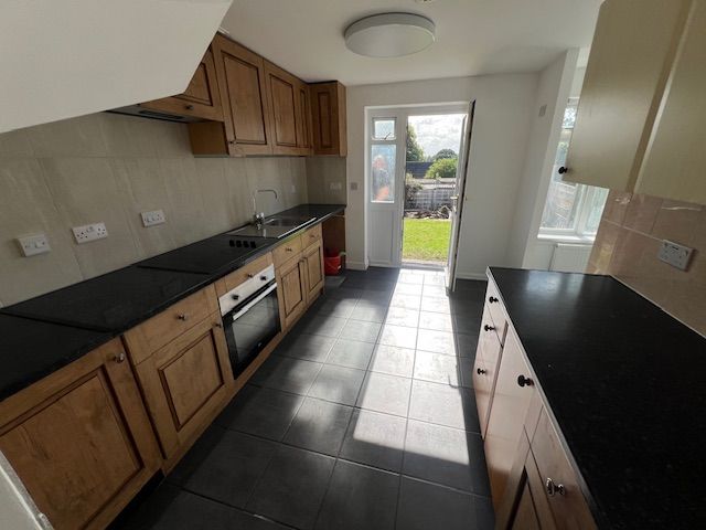 Property photo 3 of 9 Kitchen