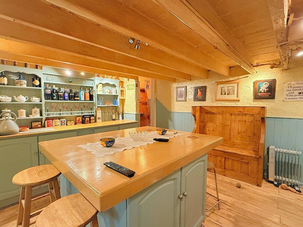Property photo 2 of 22 Dining Kitchen