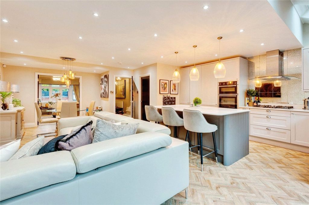 Property photo 2 of 16 Photography