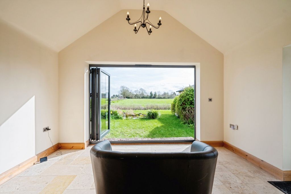 Property photo 3 of 21 Pbox-Img.Jpg