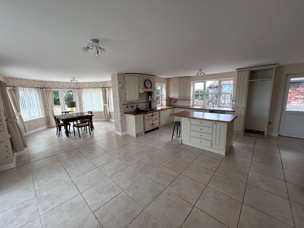 Property photo 2 of 16 Kitchen/Diner