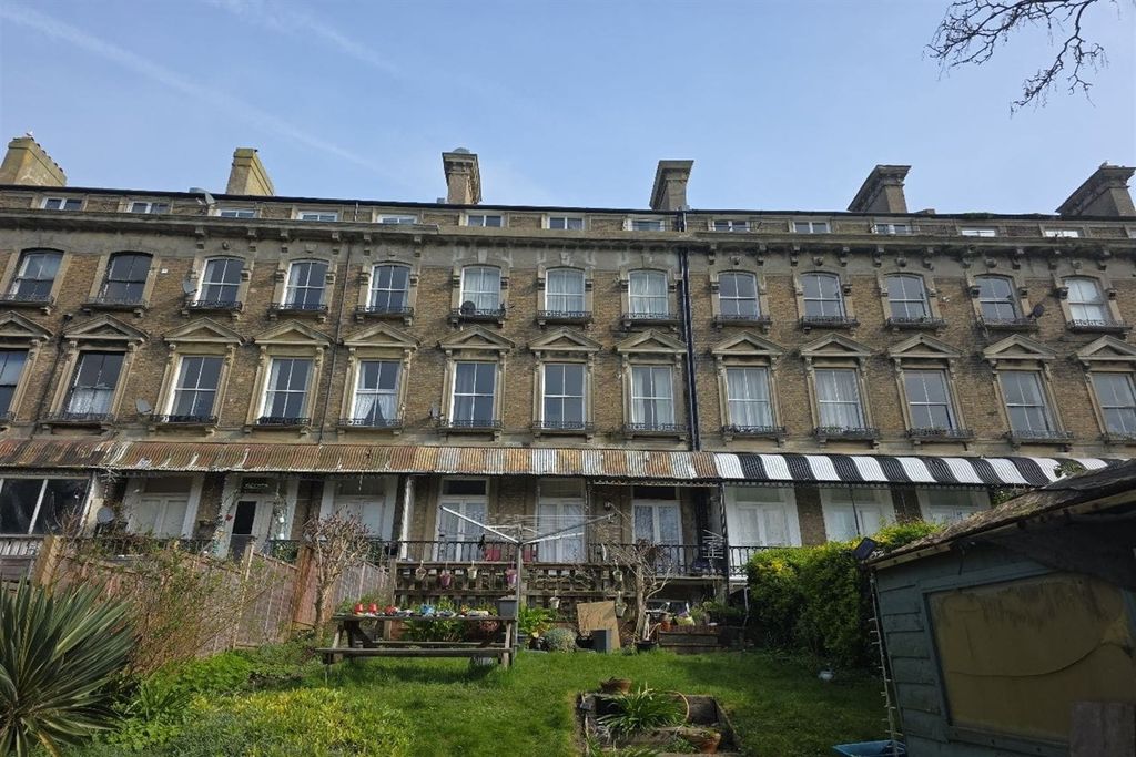 Property photo 1 of 8 (Main)