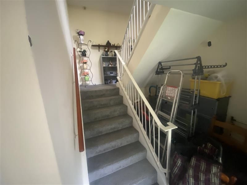 Property photo 3 of 14 Hallway