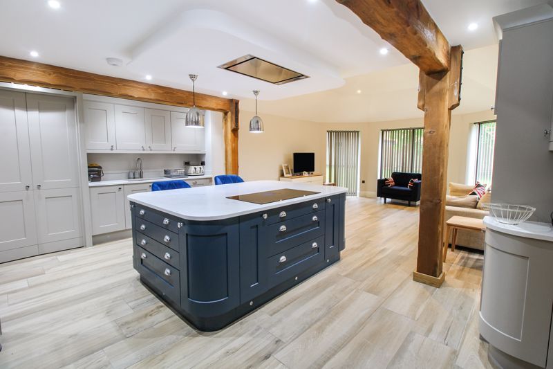 Property photo 2 of 18 Kitchen/Breakfast Room