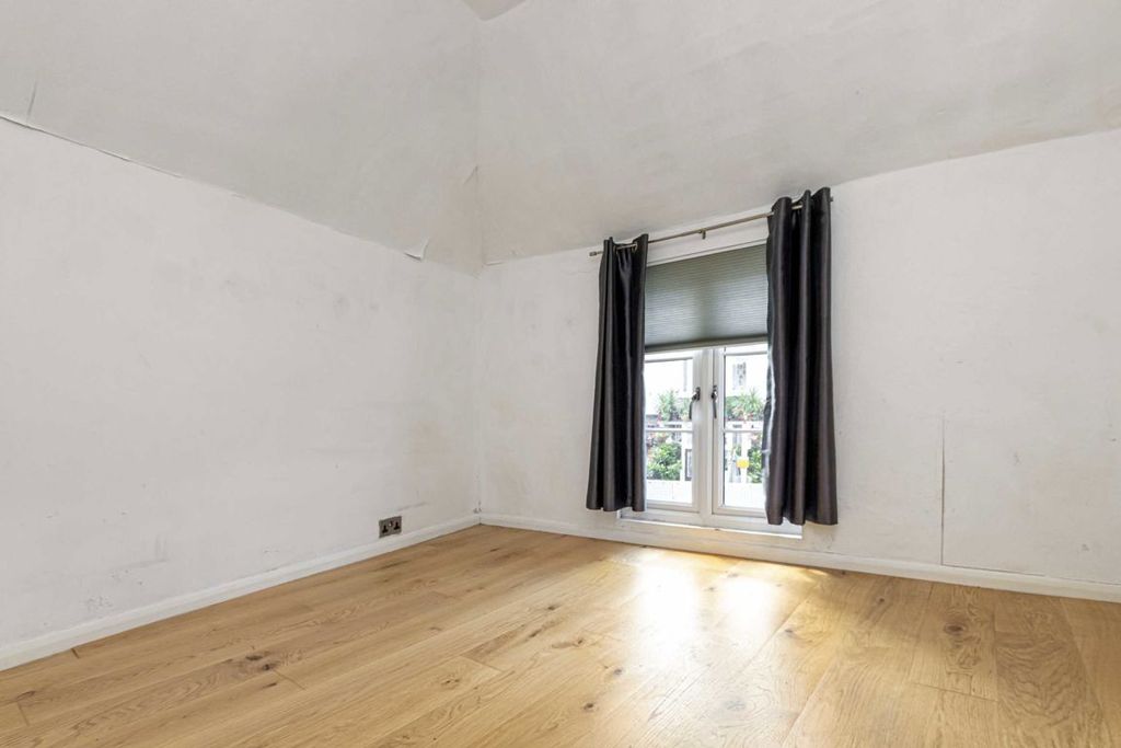 Property photo 2 of 5