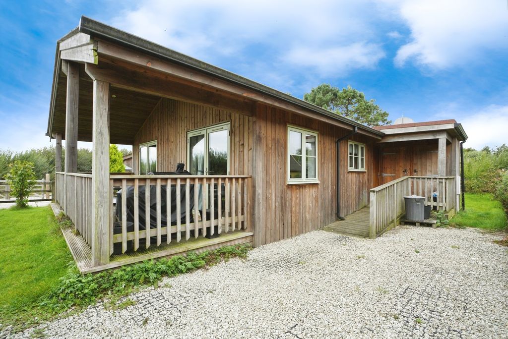 Property photo 2 of 17 Photo