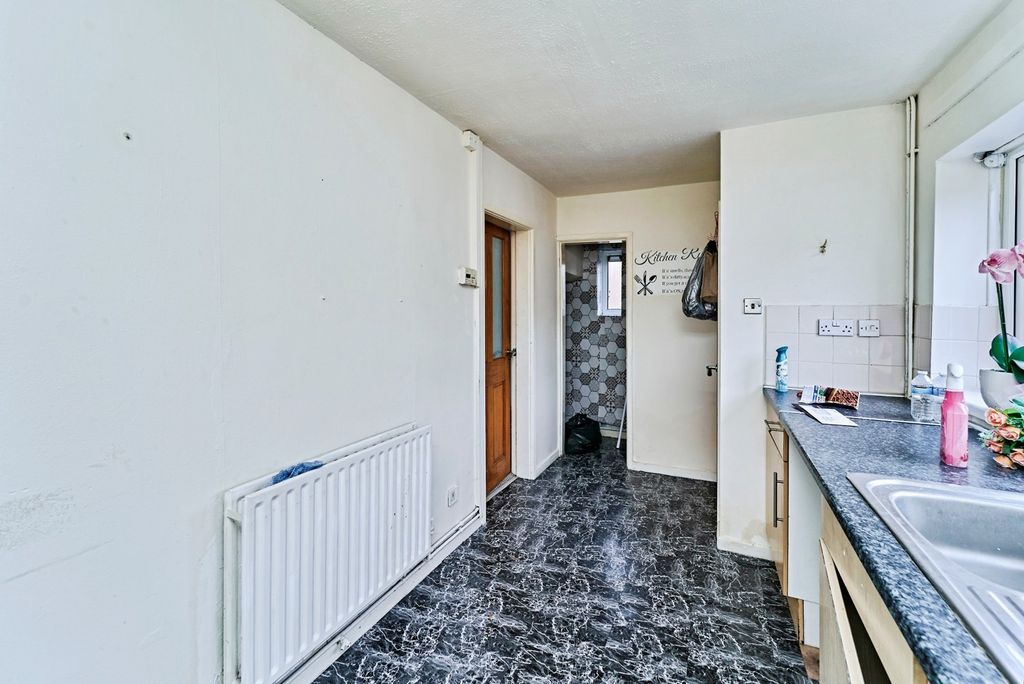 Property photo 3 of 17 Photo