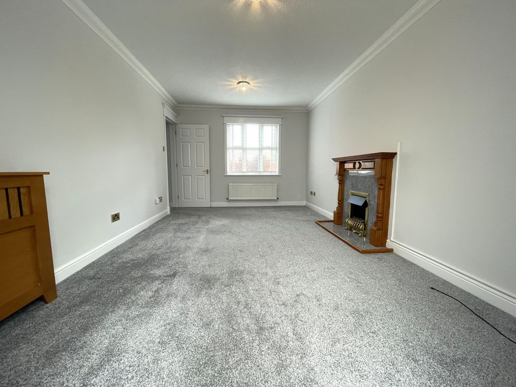 Property photo 2 of 15 Lounge