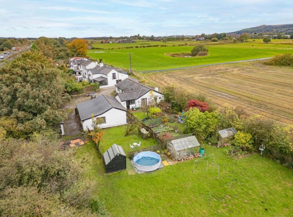 Property photo 3 of 33