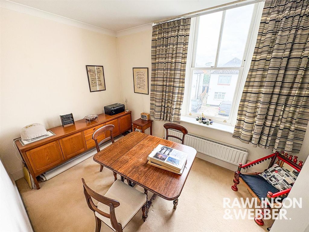 Property photo 3 of 12 A742c234-7d2d-48F9-Bac0-E4De8A8105d2.Jpg