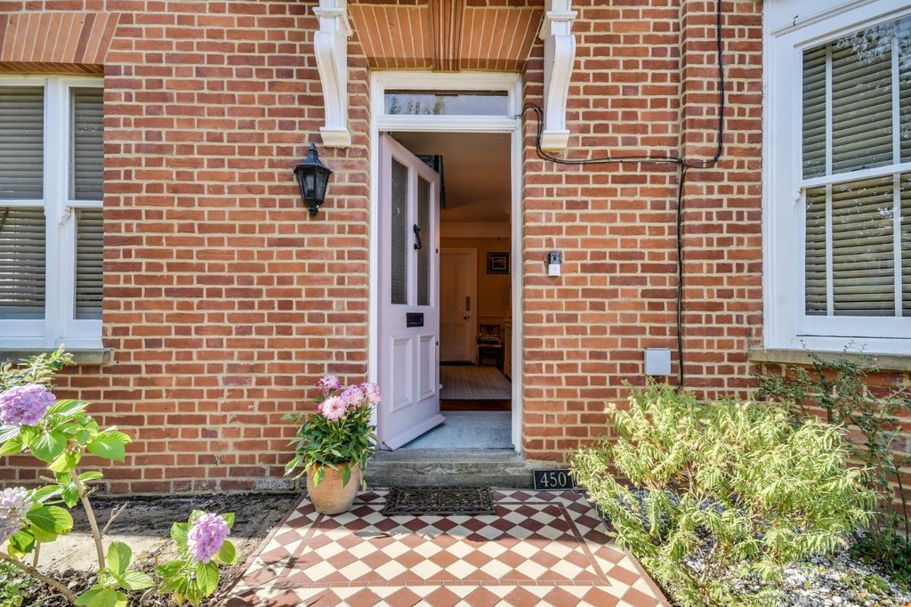 Property photo 2 of 22 Entrance