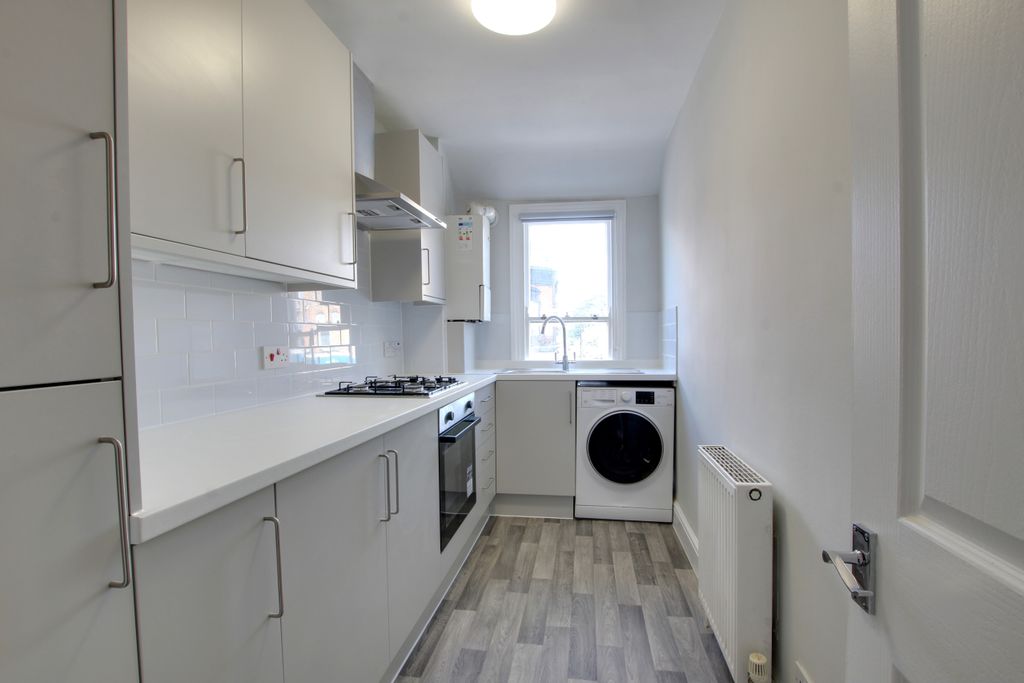 Property photo 3 of 8 3 Kitchen.Jpg