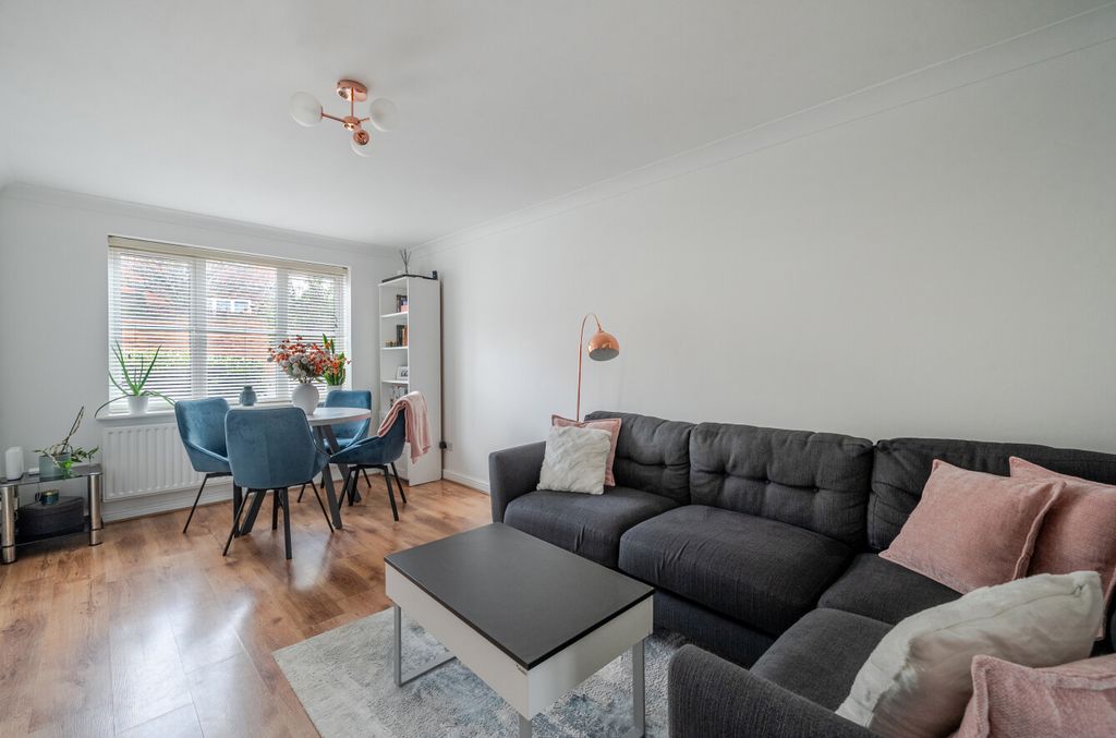 Property photo 2 of 19 1400096-17-696F59...