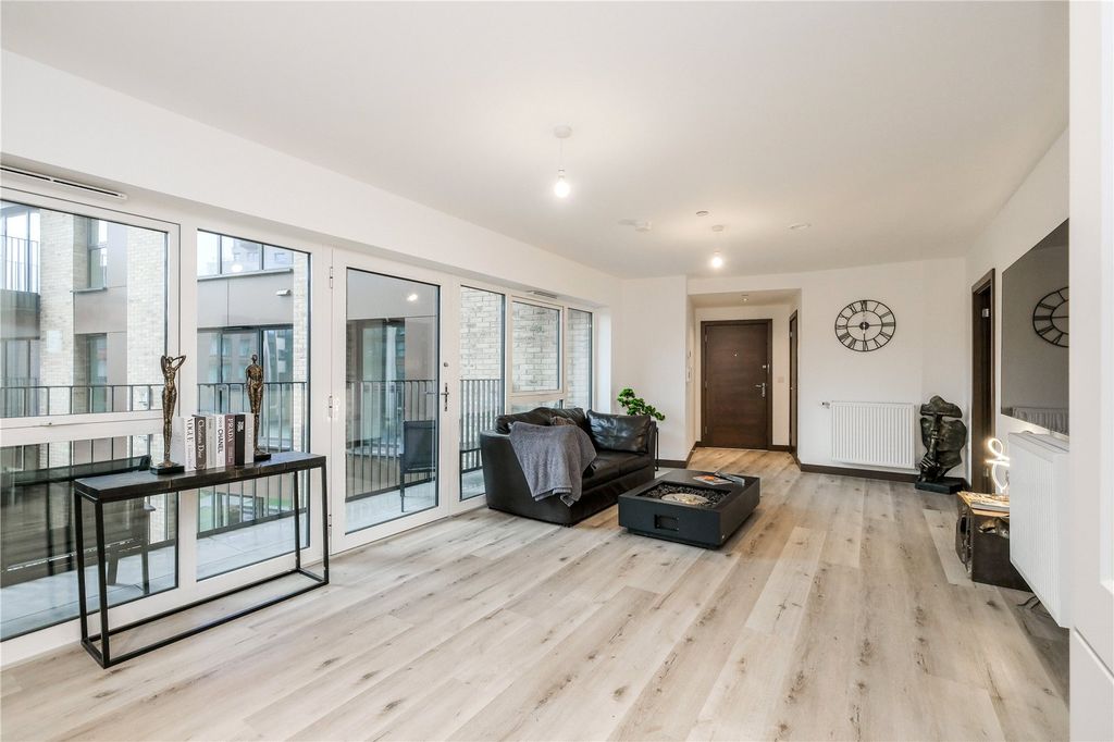 Property photo 3 of 29 Reception/Kitchen