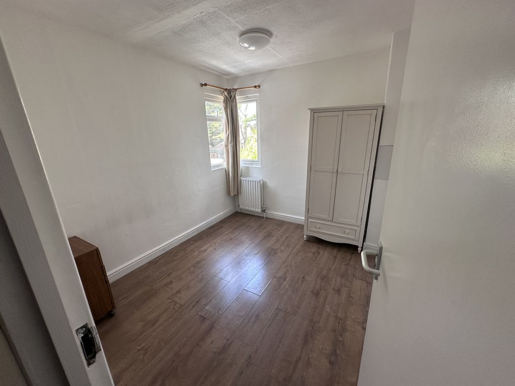 Property photo 3 of 5 Room