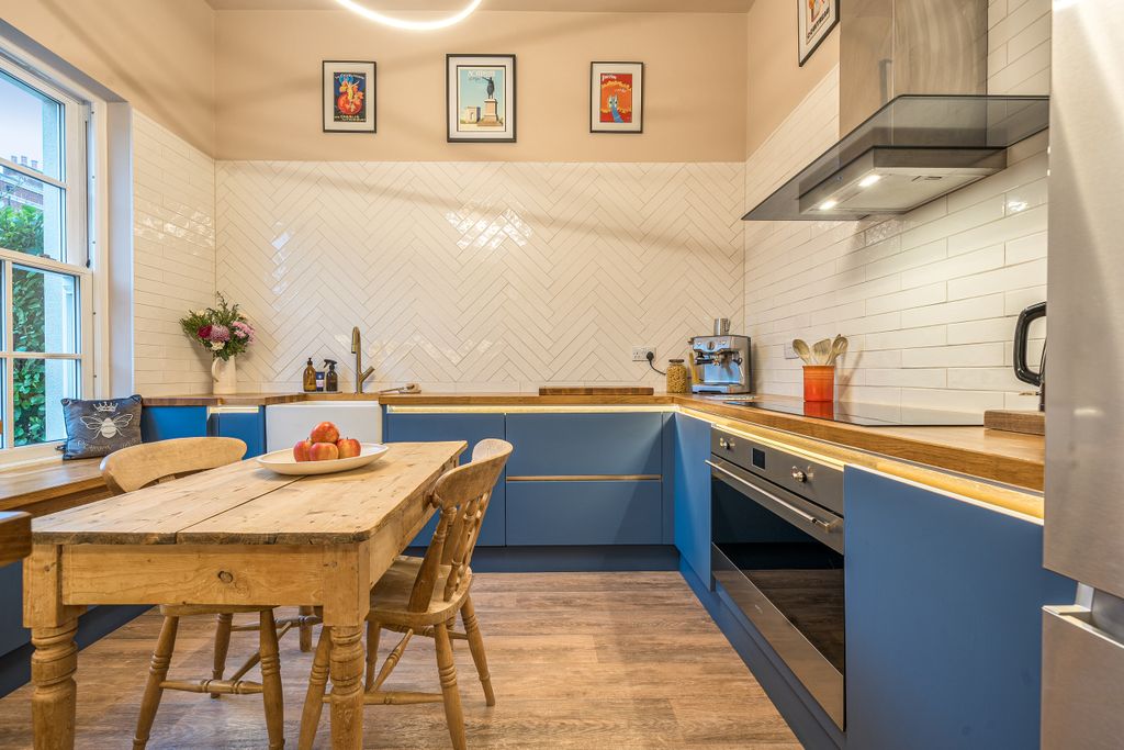 Property photo 2 of 23 1406886-8-697Baeaba83E2