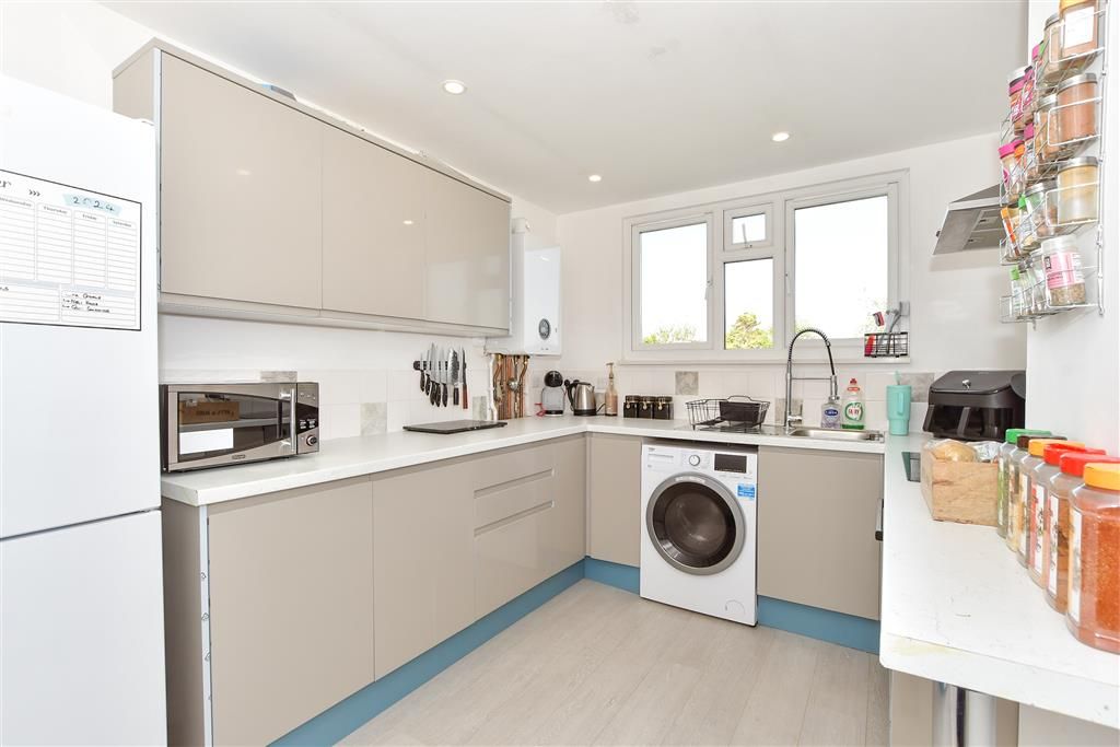 Property photo 3 of 8 Kitchen