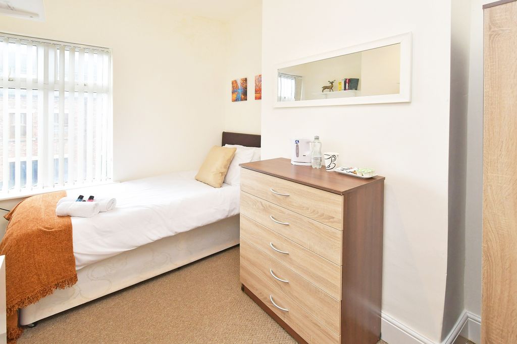Property photo 1 of 26 Room 3 - Single Room