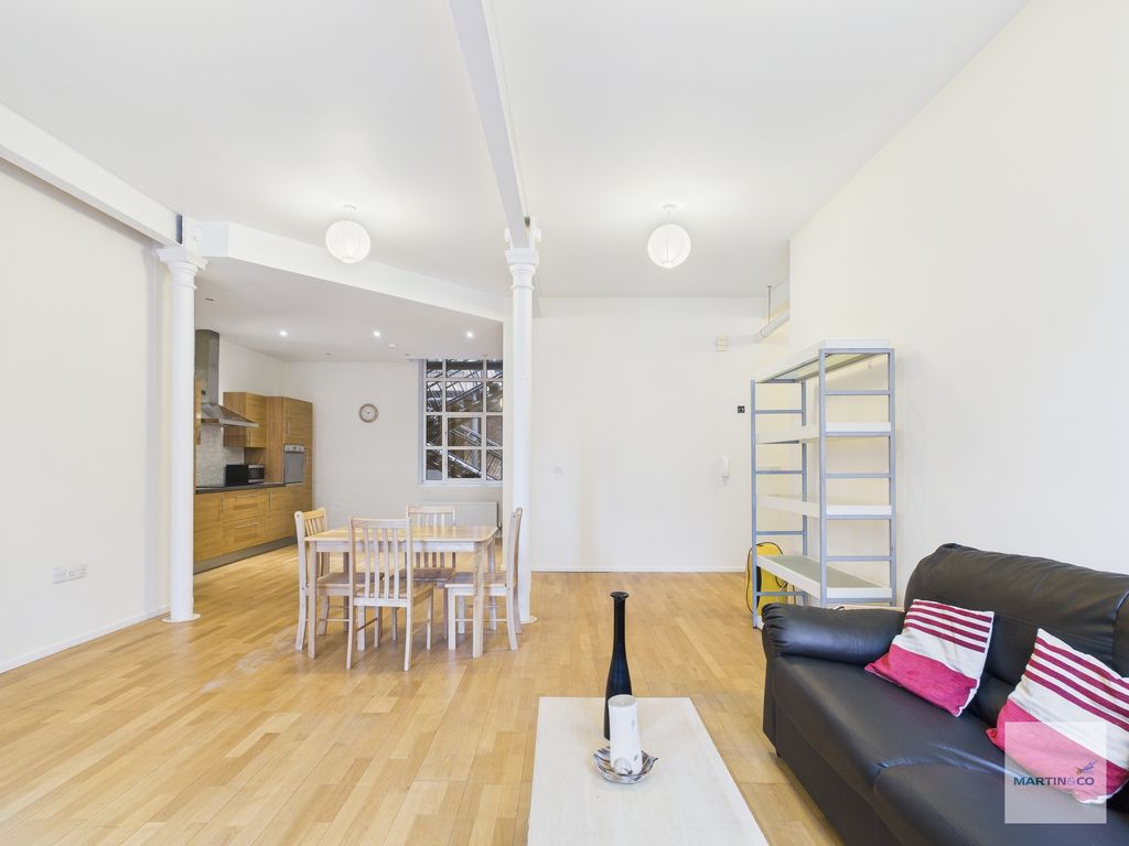 Property photo 1 of 11 Cam03394G0-Pr0391-Still008