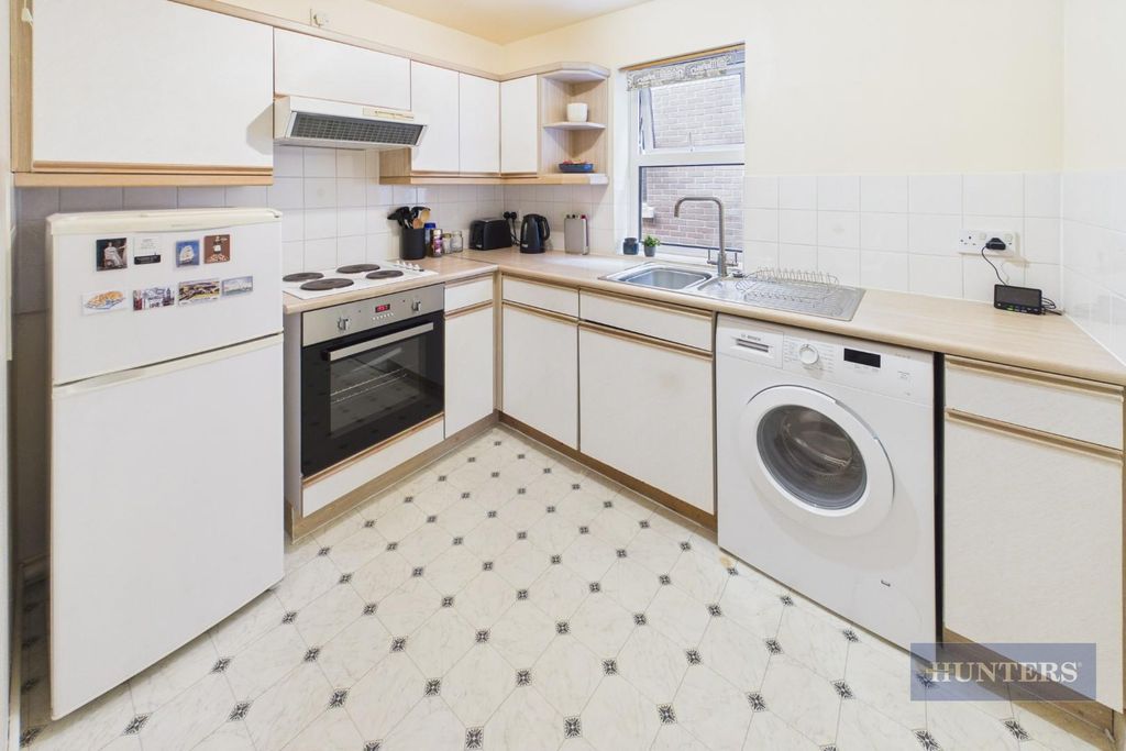 Property photo 3 of 11 Kitchen