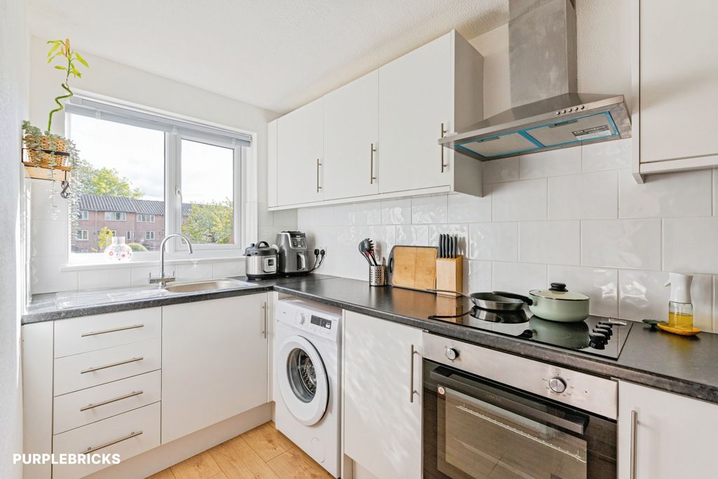 Property photo 2 of 16 Kitchen