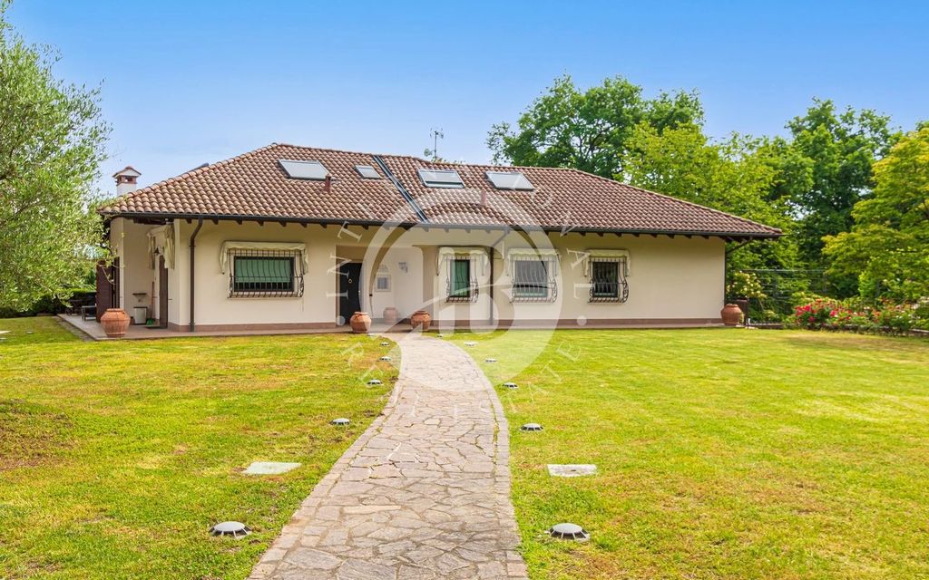 Property photo 1 of 40